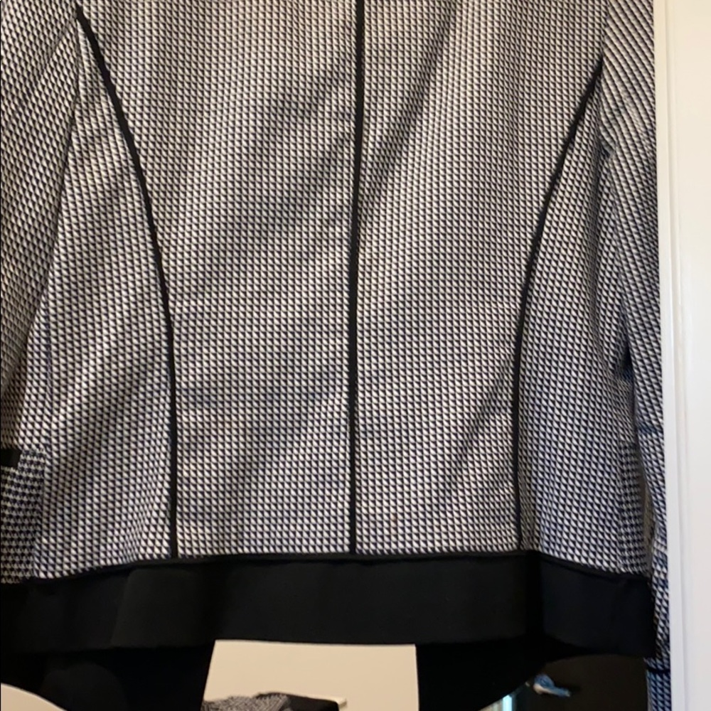 Blazer - Picture 4 of 5